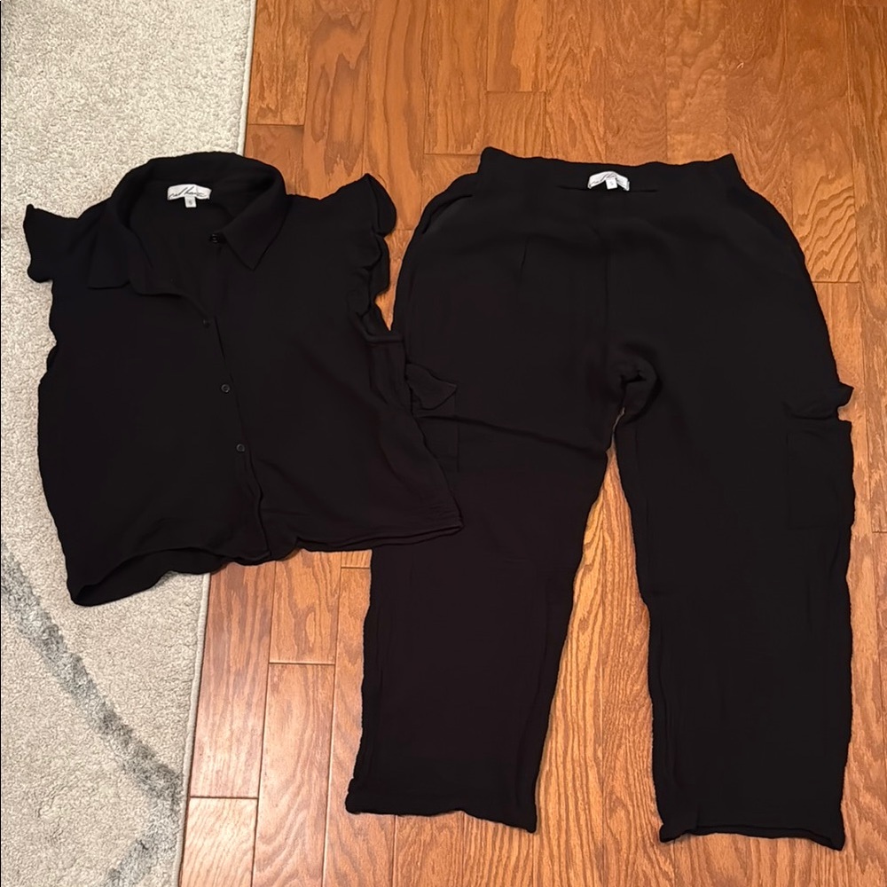 Red Haute Women's Black Cargo Cropped Pants & Ruffle Short Sleeve Matching Set S